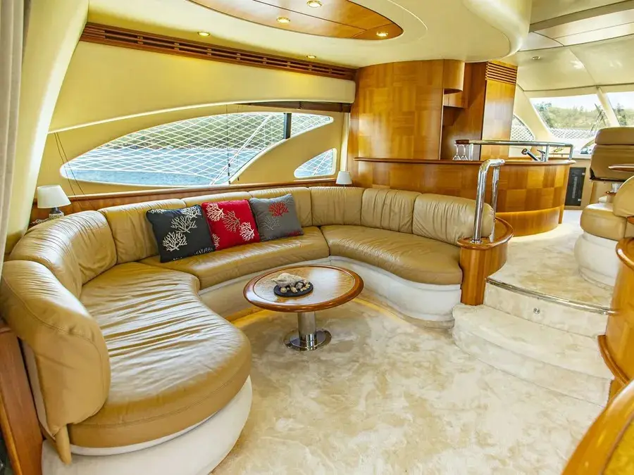Efe 01, Interior image