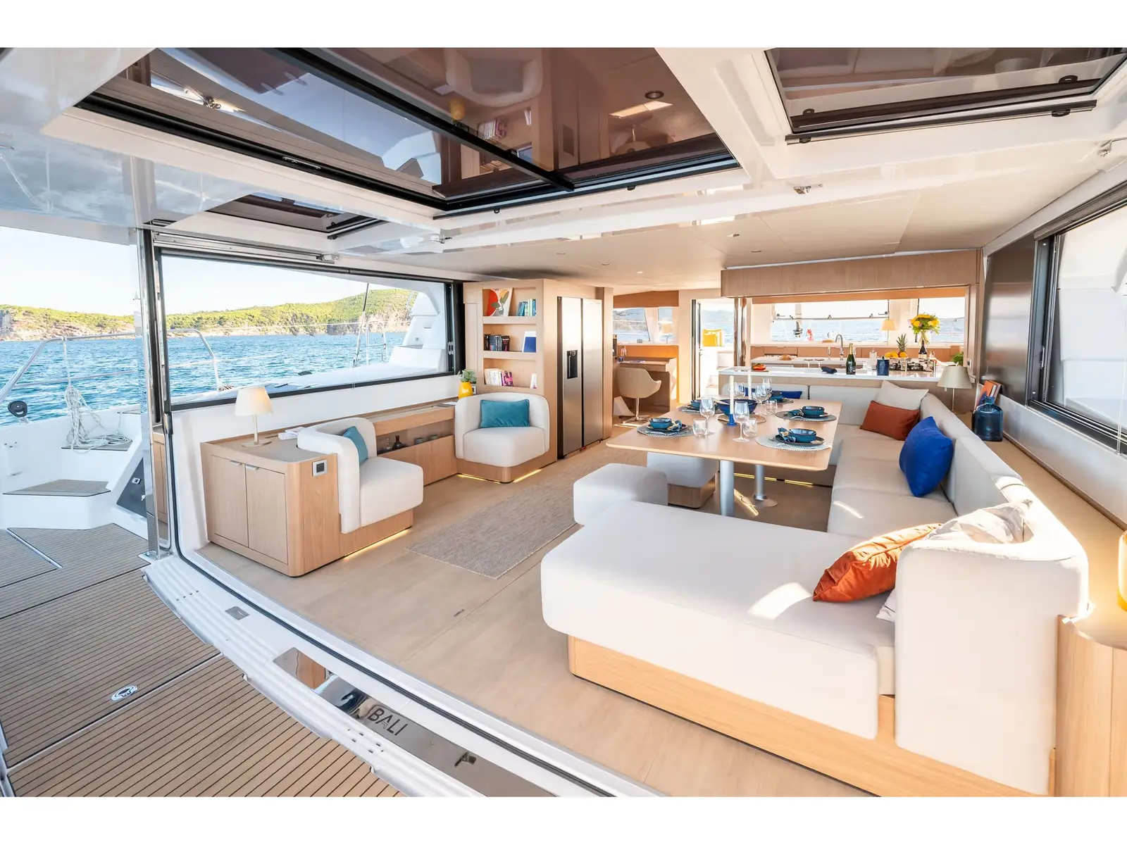 Corto Maltese II, Interior image