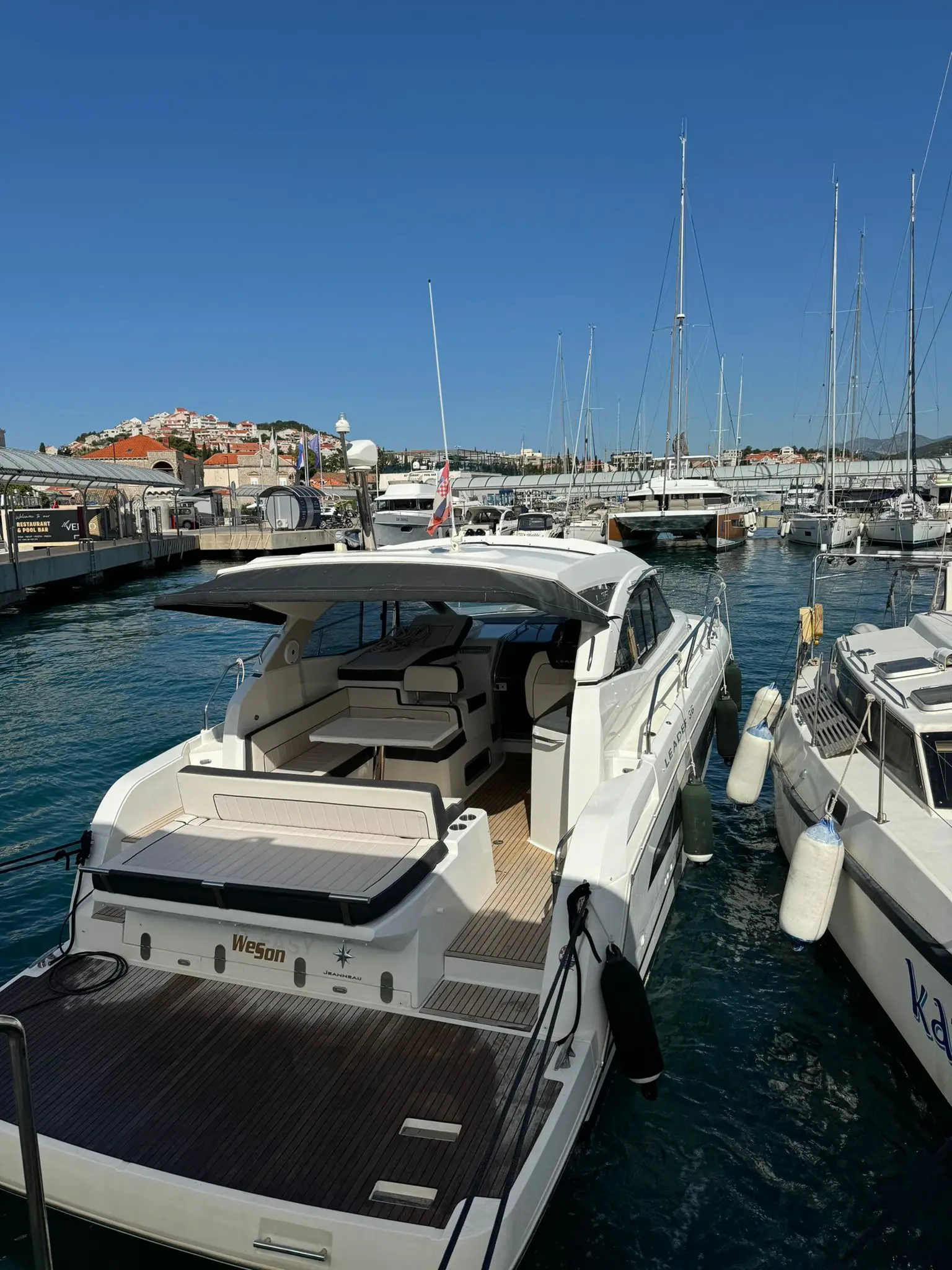 Jeanneau Leader 36, photograph 3