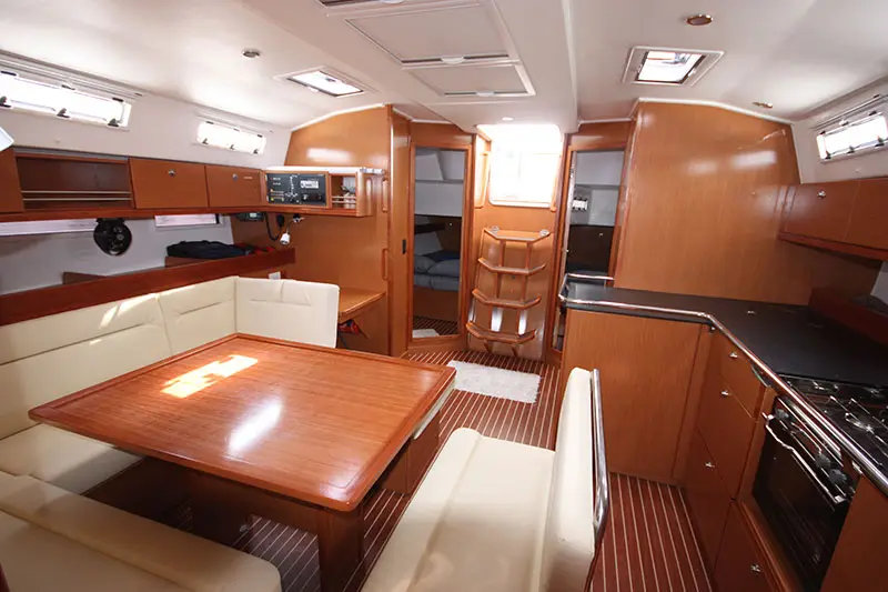Alma, Interior image
