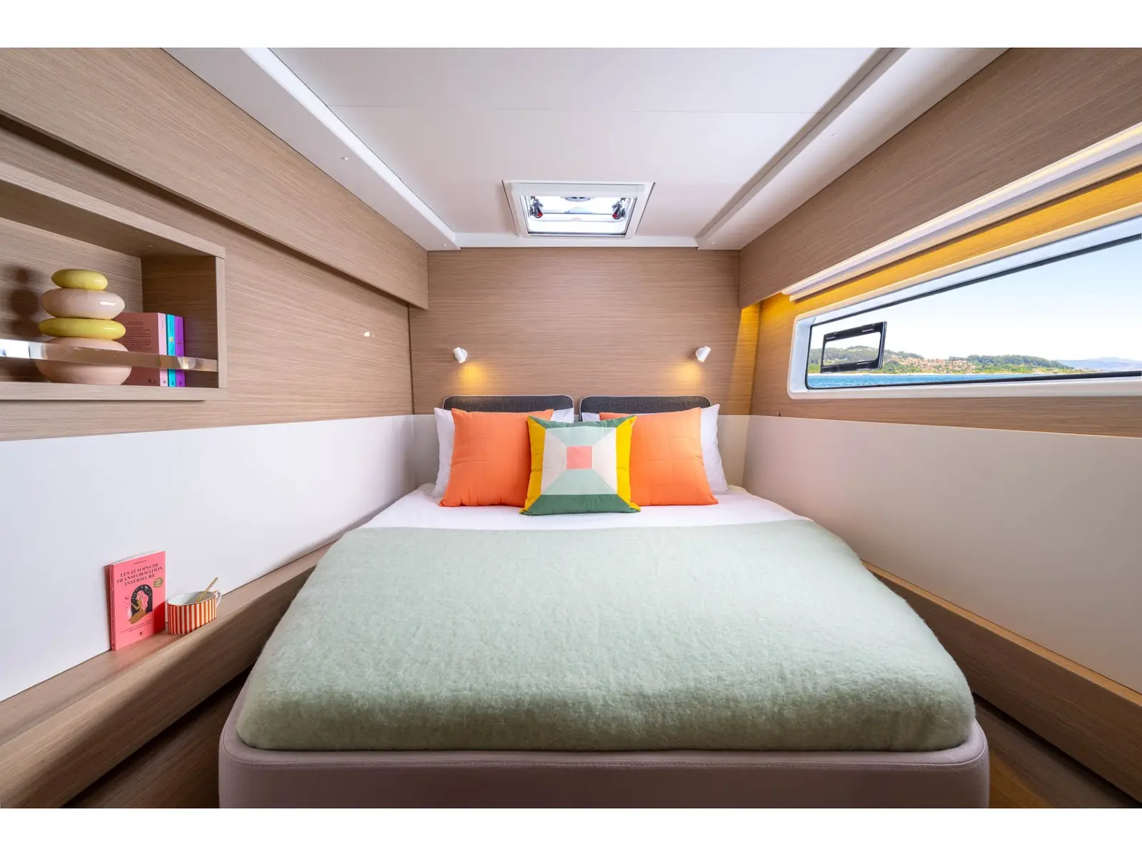 Premium, Interior image