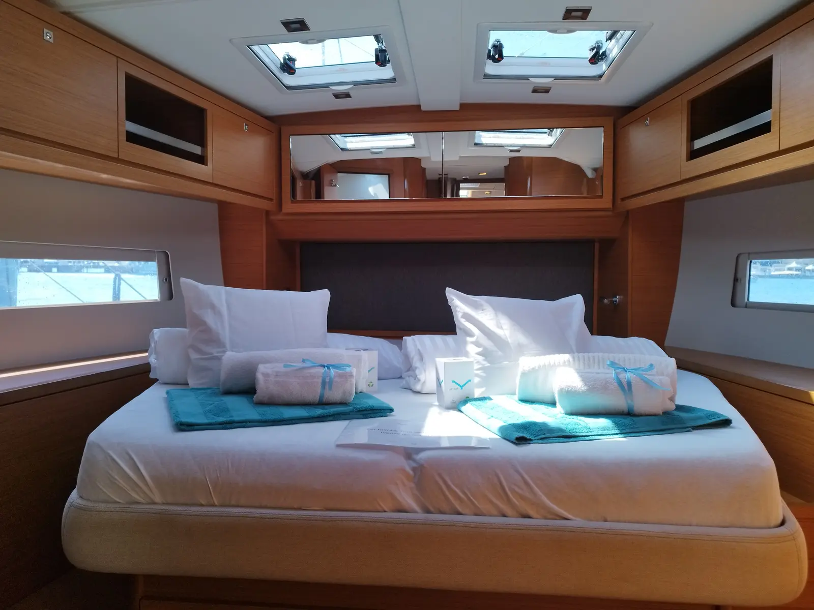 Euphoria, Interior image