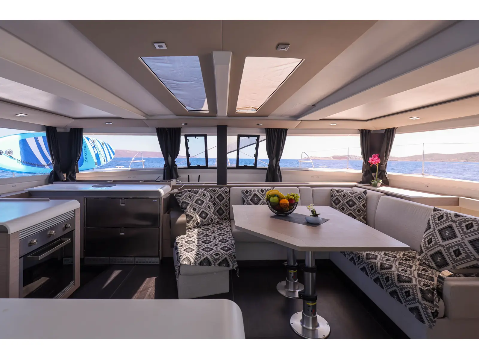 AQUARELLA, Interior image