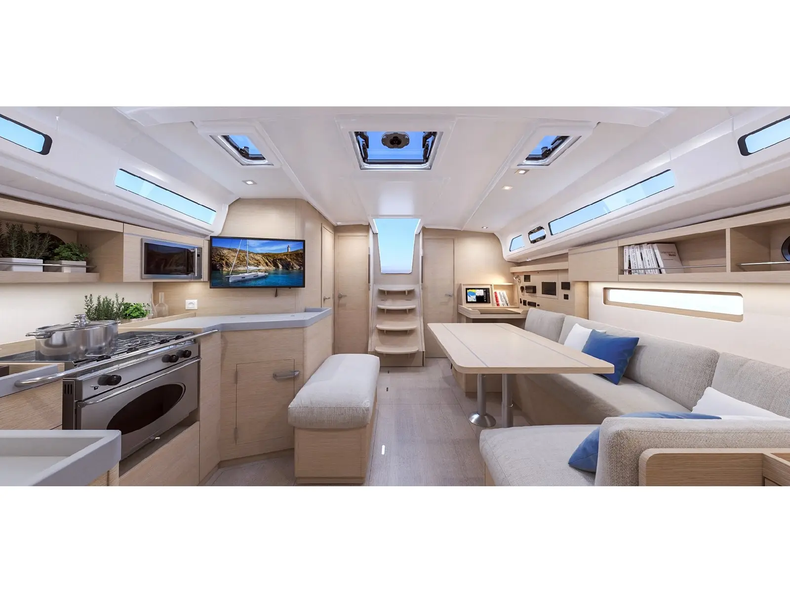 Naomi , Interior image
