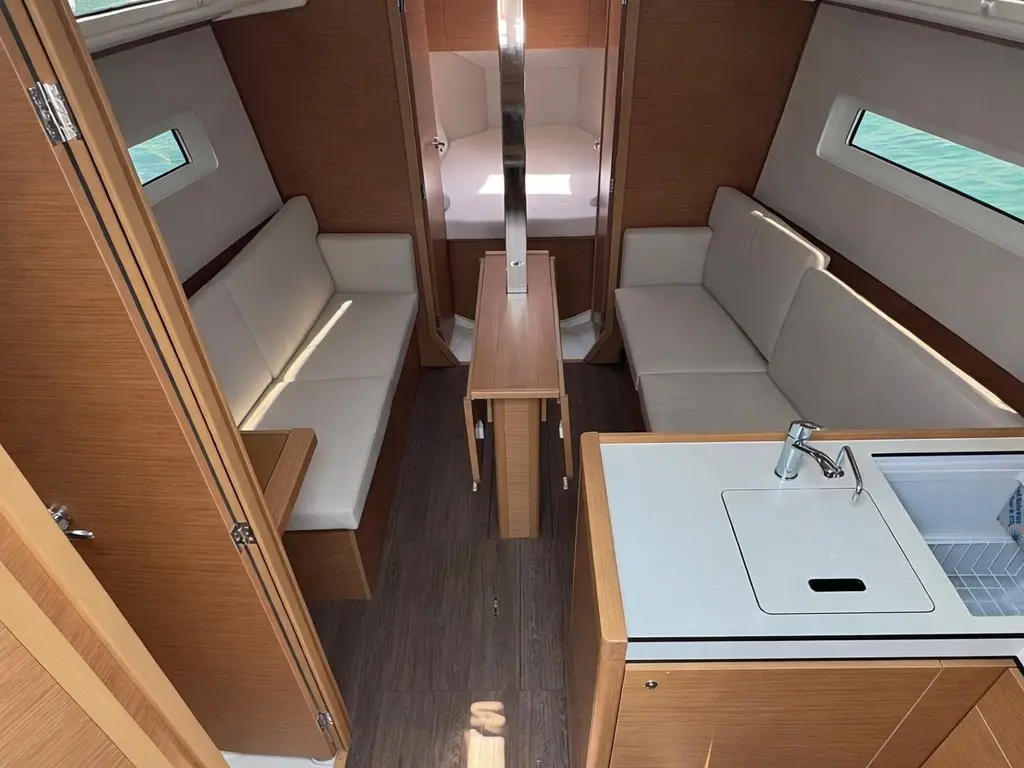 All in, Interior image