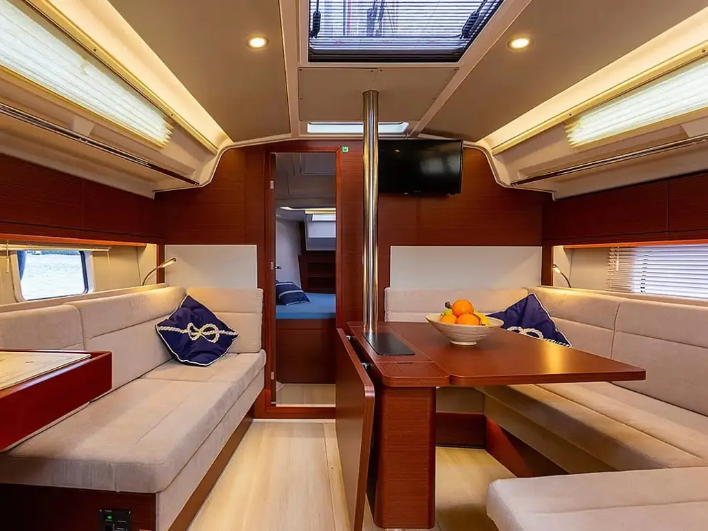 Themisto, Interior image