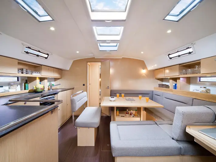 Star Doris, Interior image