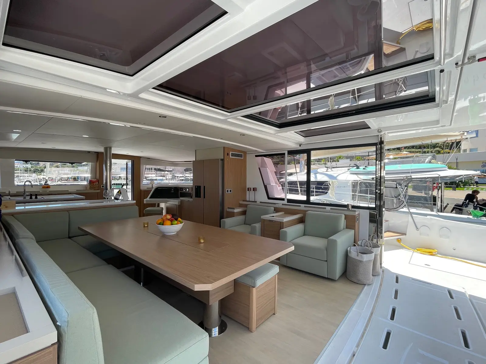 Maia, Interior image