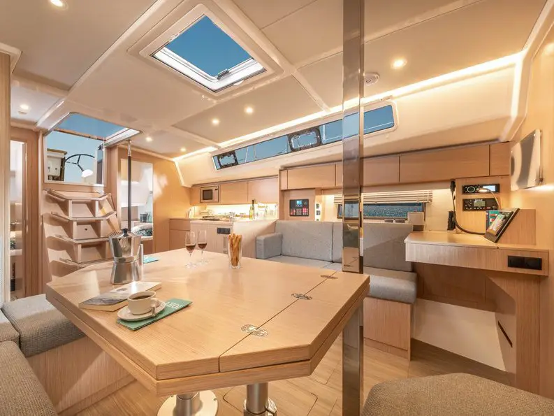 Olivia, Interior image