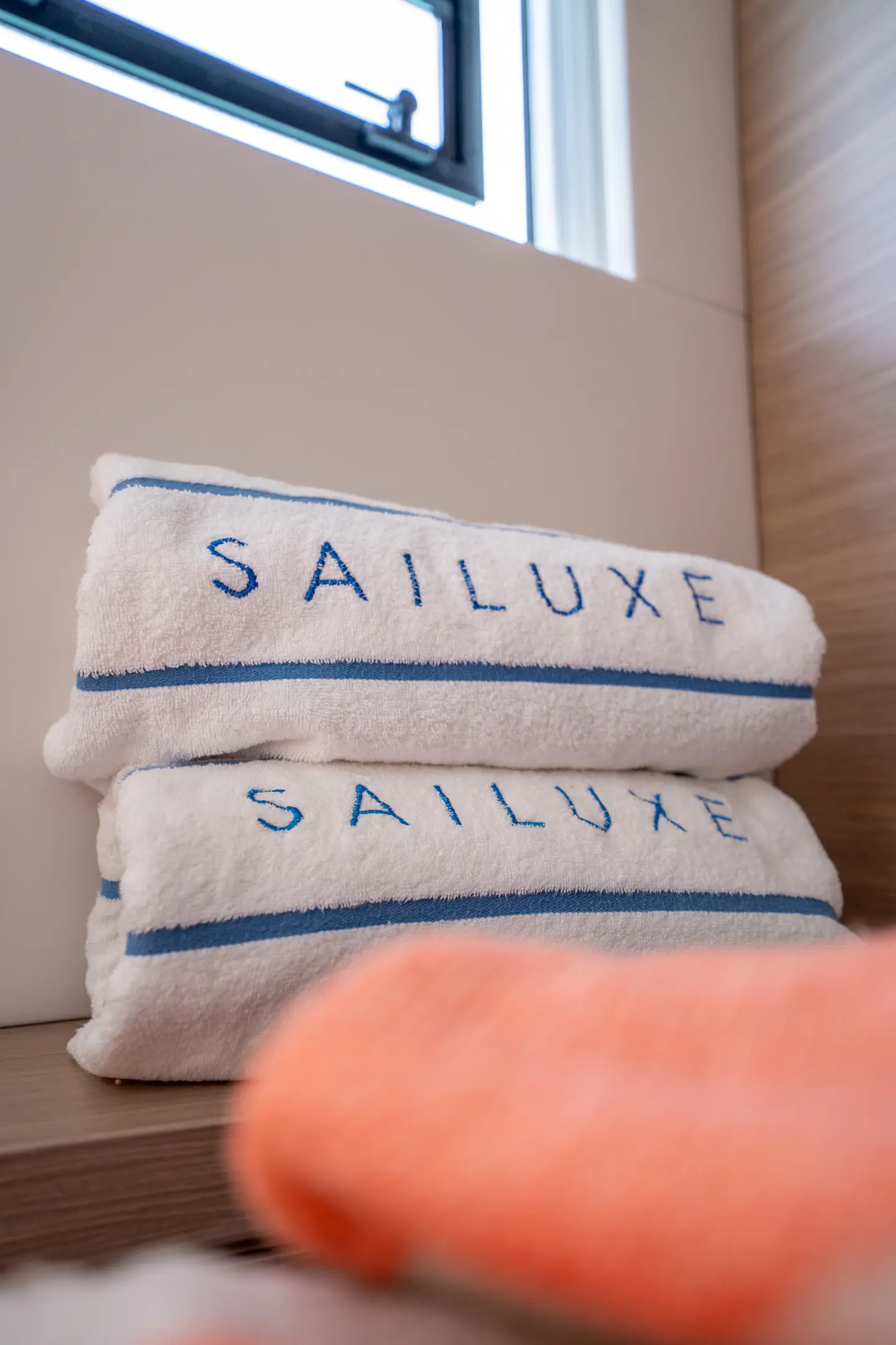 SAILUXE - Allegra, Forniture