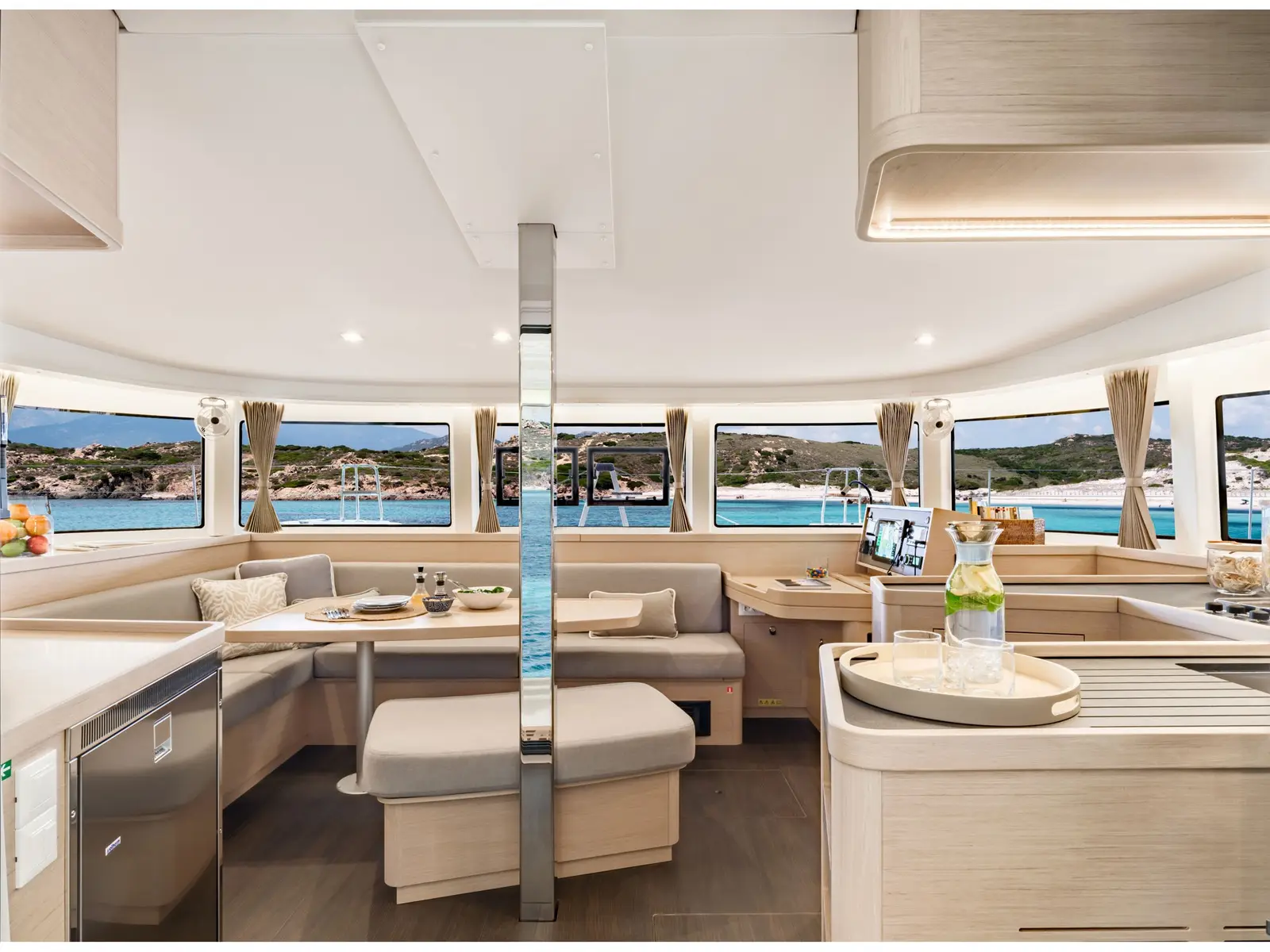 Queen Annezia, Interior image