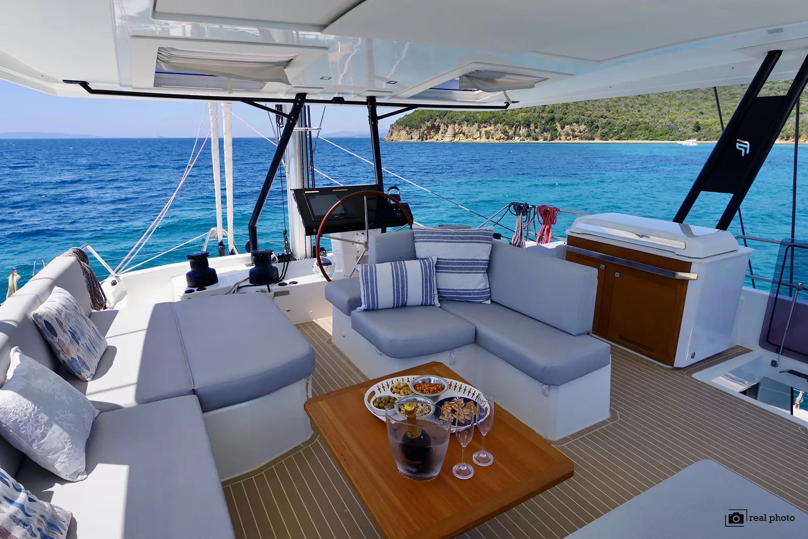 Maurice - Luxury Catamaran, A/C, Generator, Water maker, photograph 4