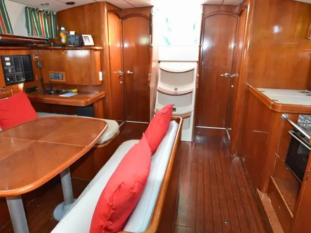 Seagull, Interior image