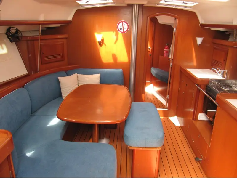 Mare, Interior image