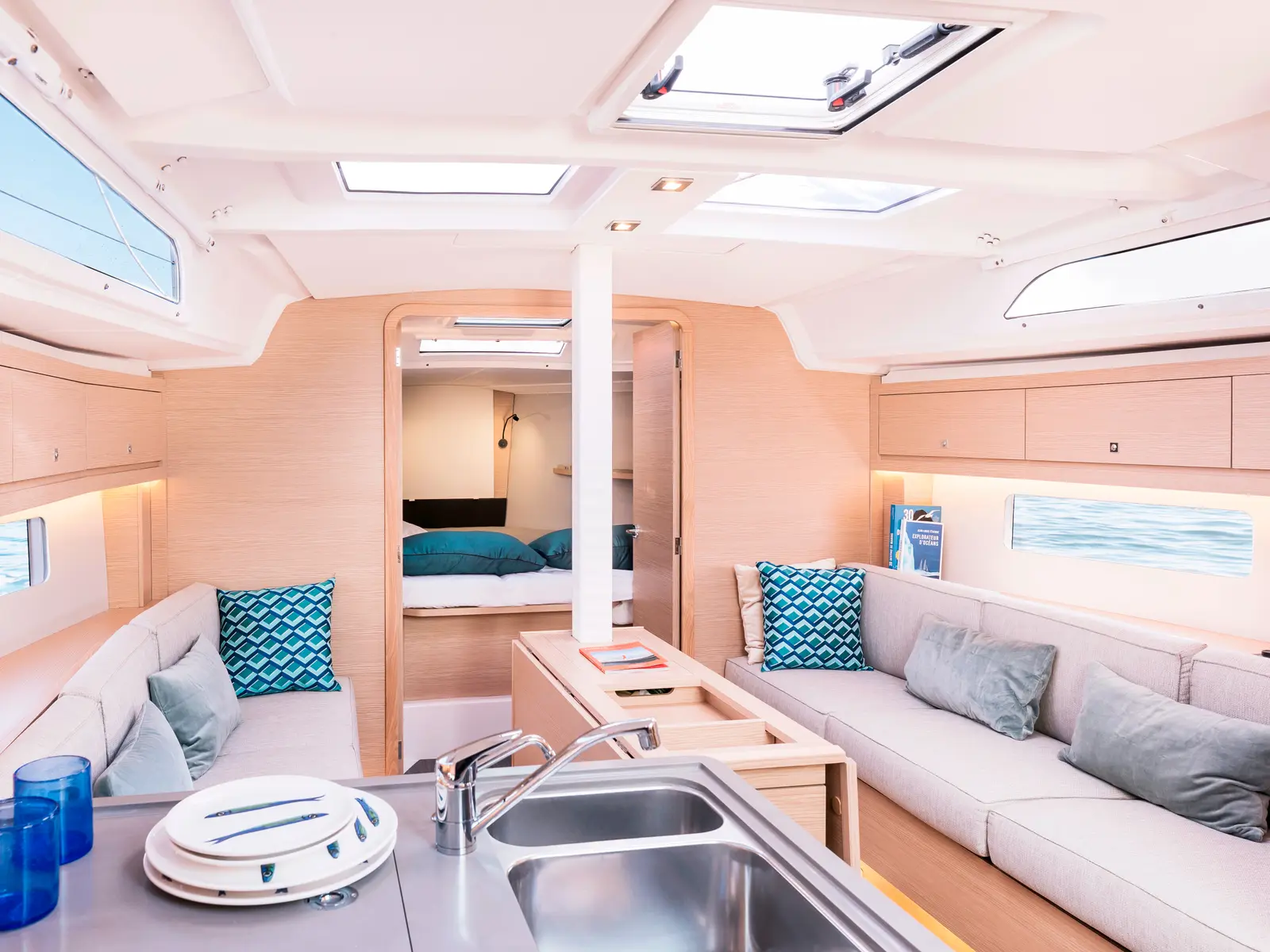 Sunsail 37.3 Premium Plus, Interior image