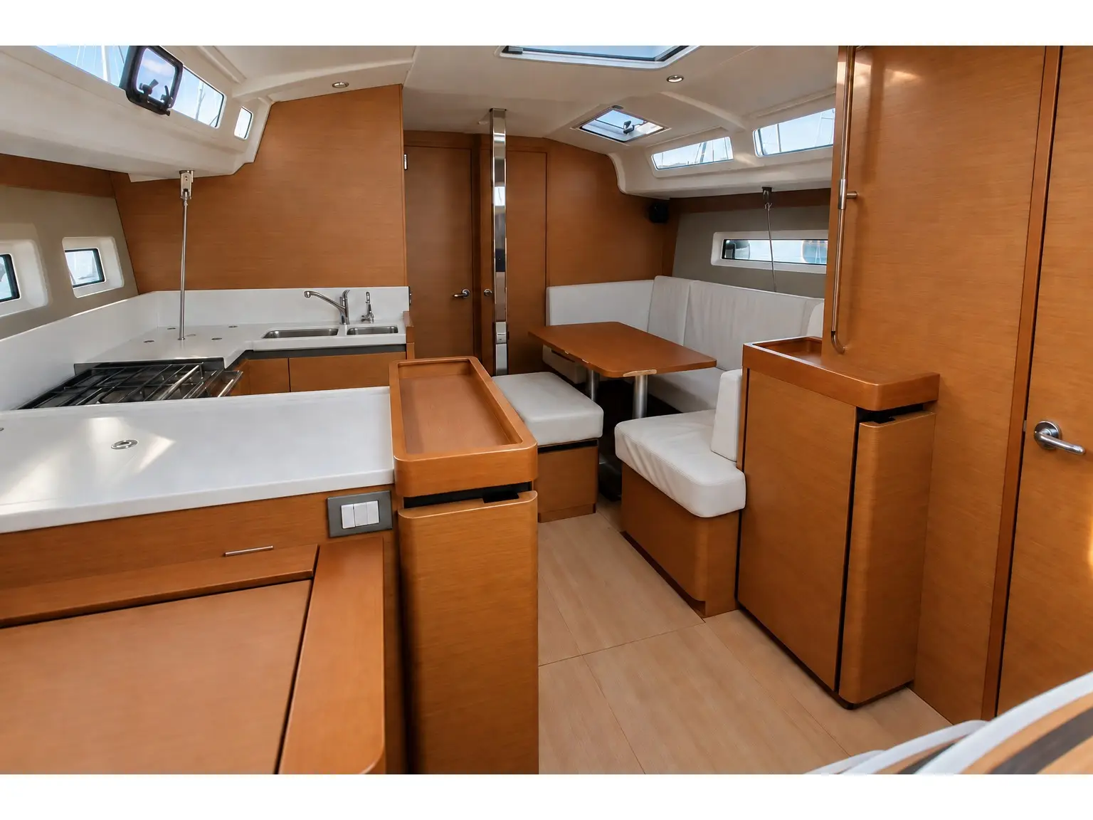 Silvana D, Interior image