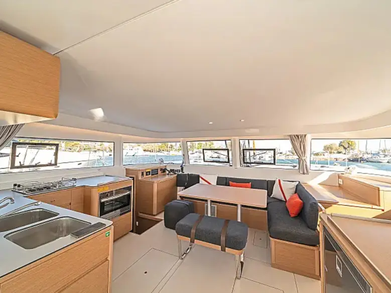 Tiramisu, Interior image