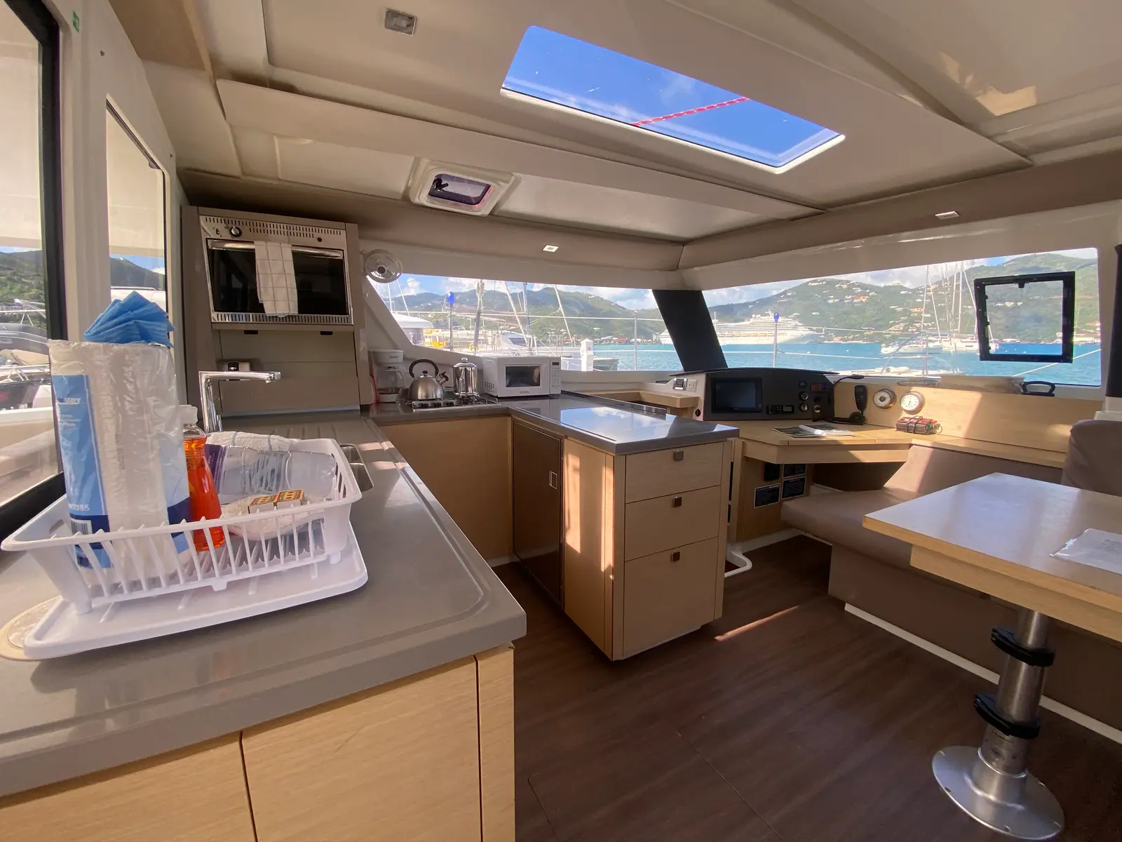 Peacemaker, Interior image