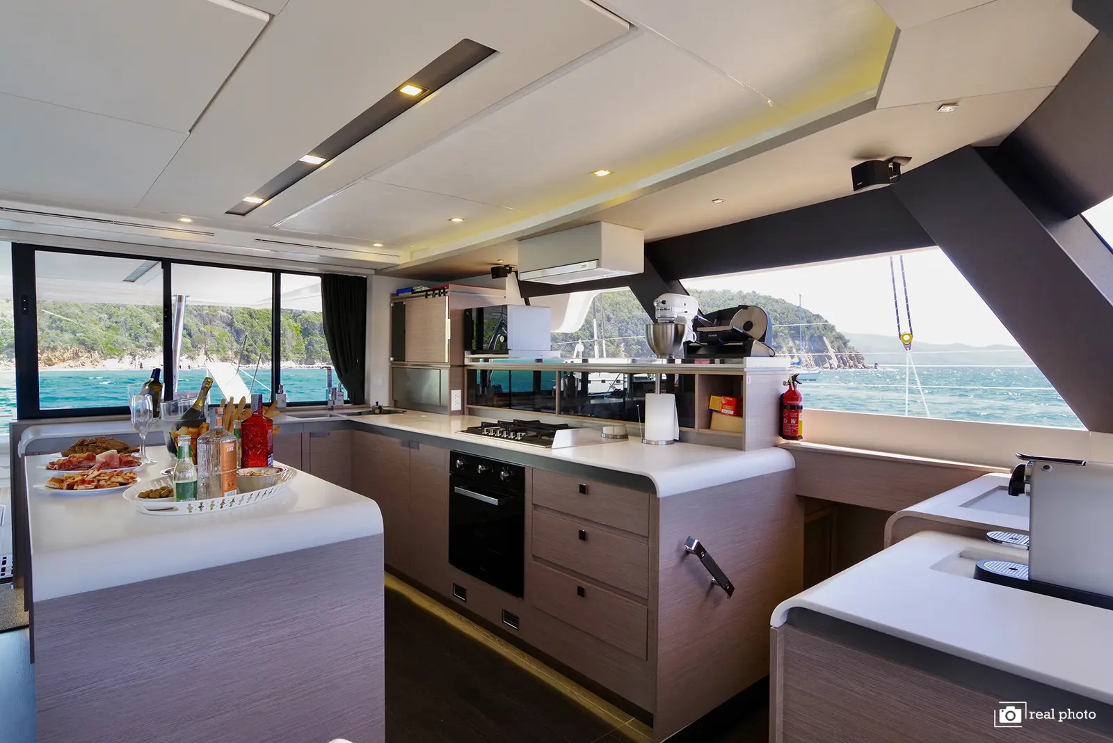 Maurice - Luxury Catamaran, A/C, Generator, Water maker, photograph 27