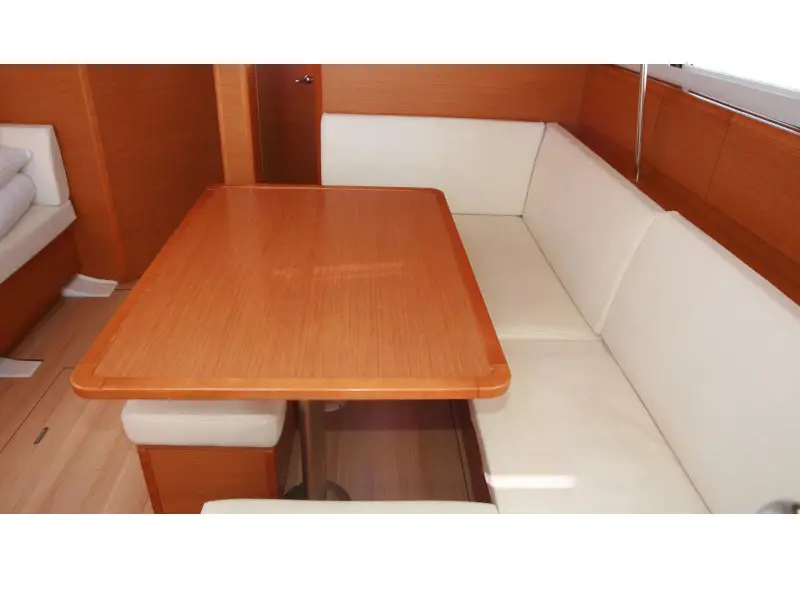 Jason, Interior image