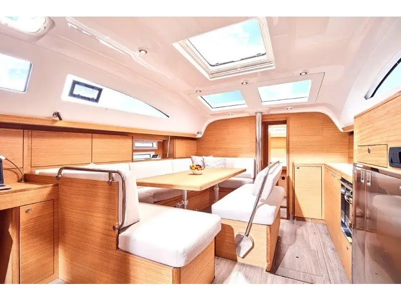 ZIGGY, Interior image