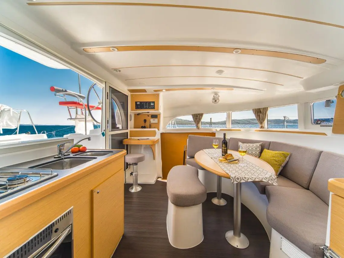 Maestro, Interior image