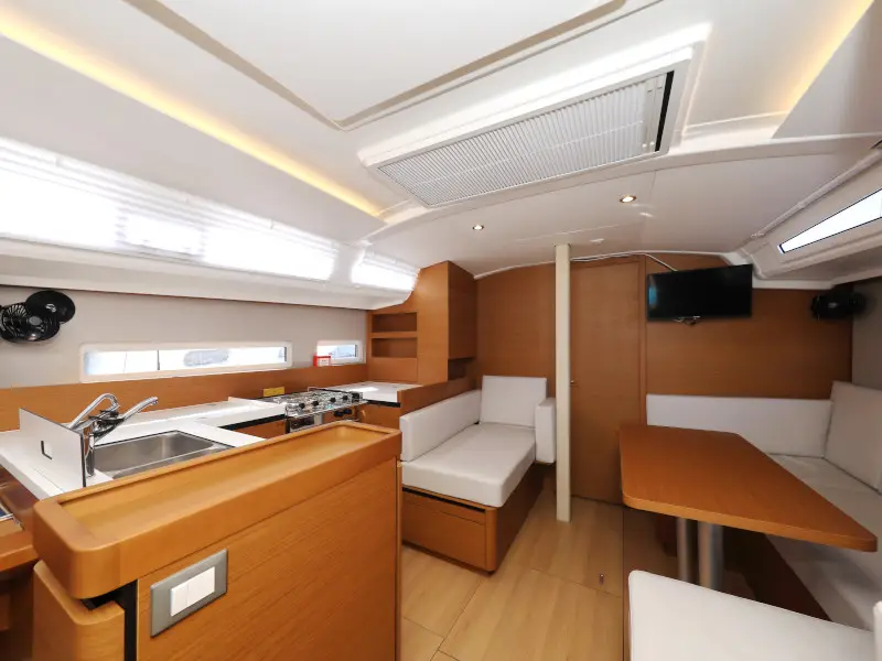 Vague, Interior image