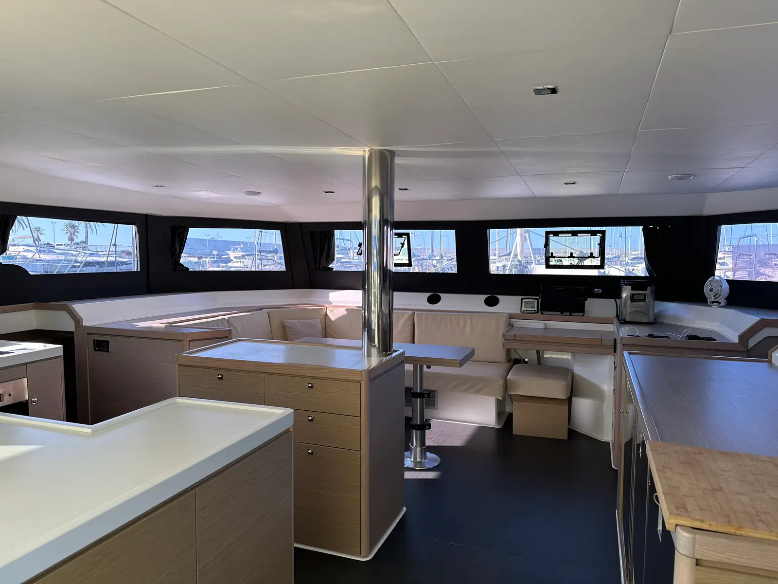 Frida, Interior image