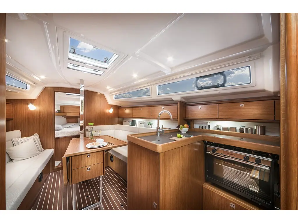 Whirl, Interior image