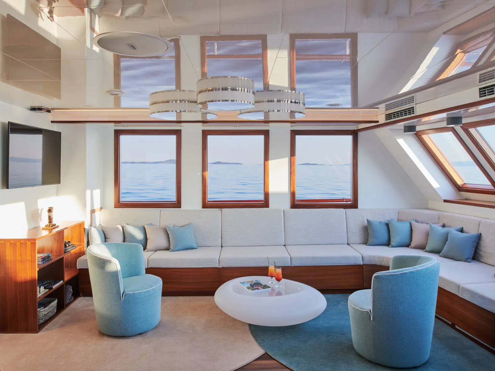 Corsario, Interior image
