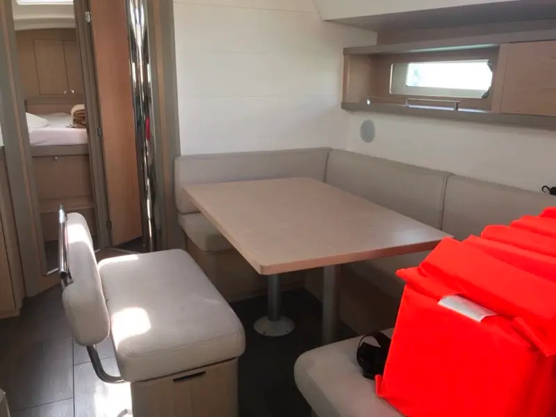 Alphard, Interior image