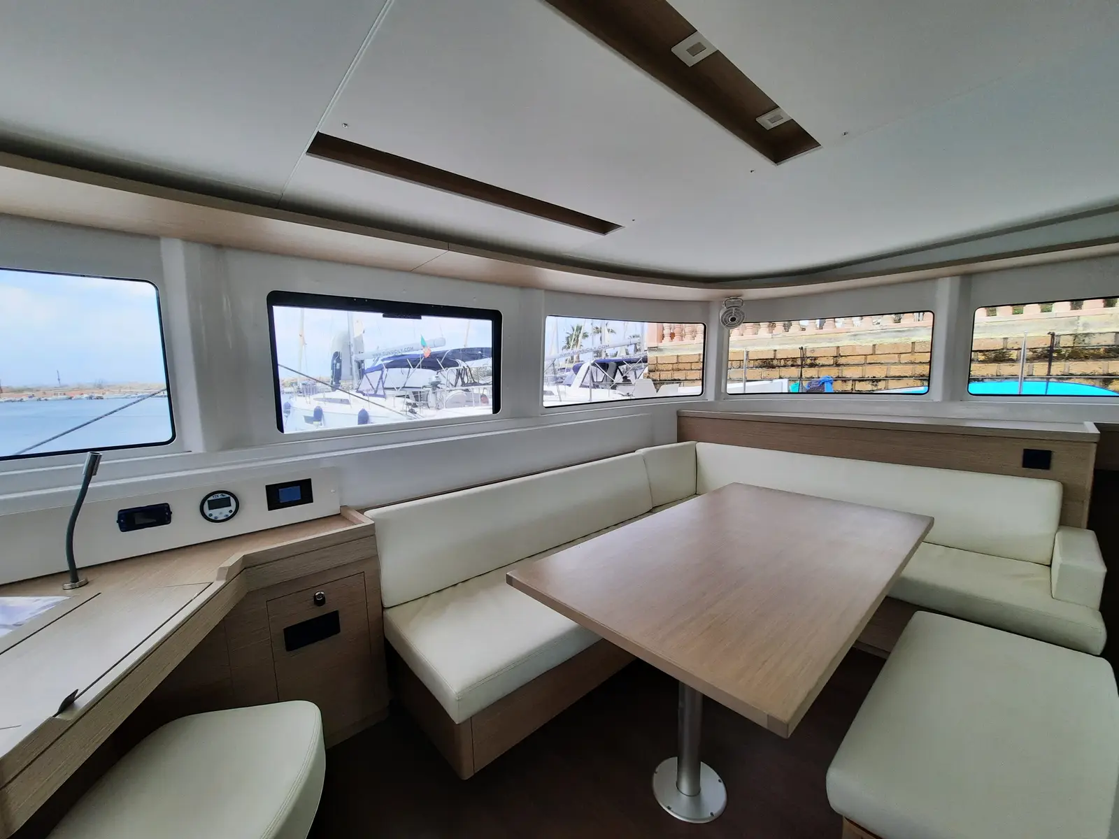 ALBA, Interior image