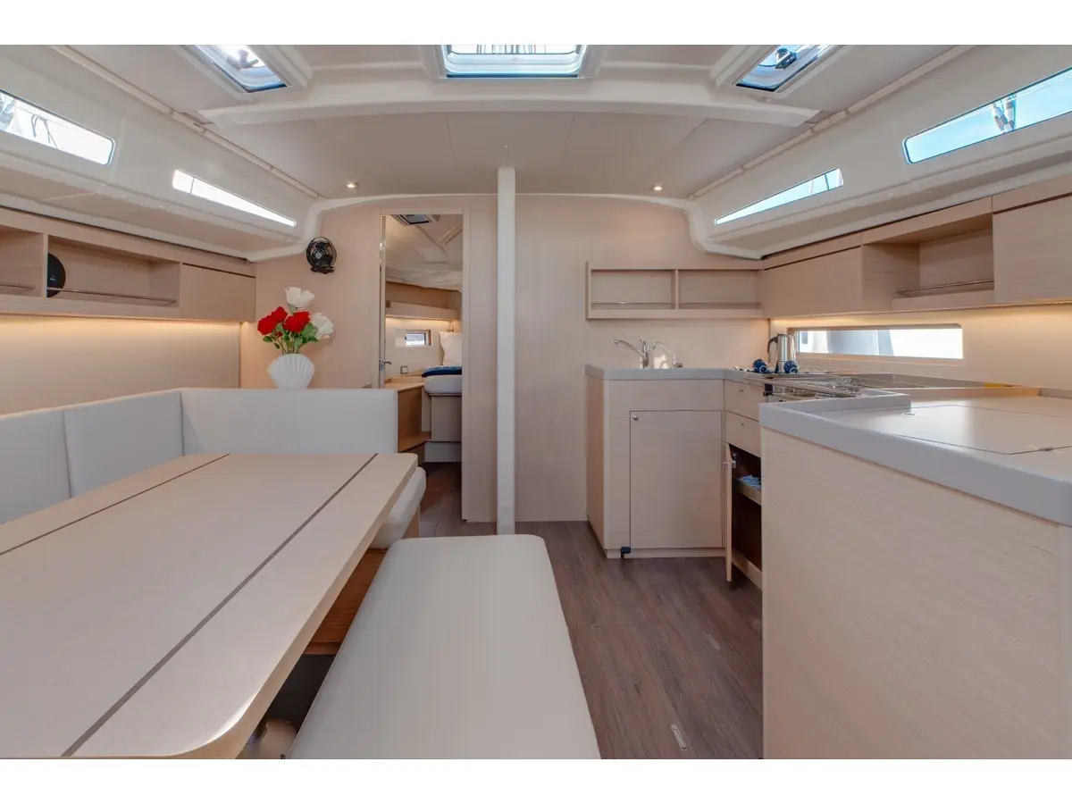 Maverick, Interior image