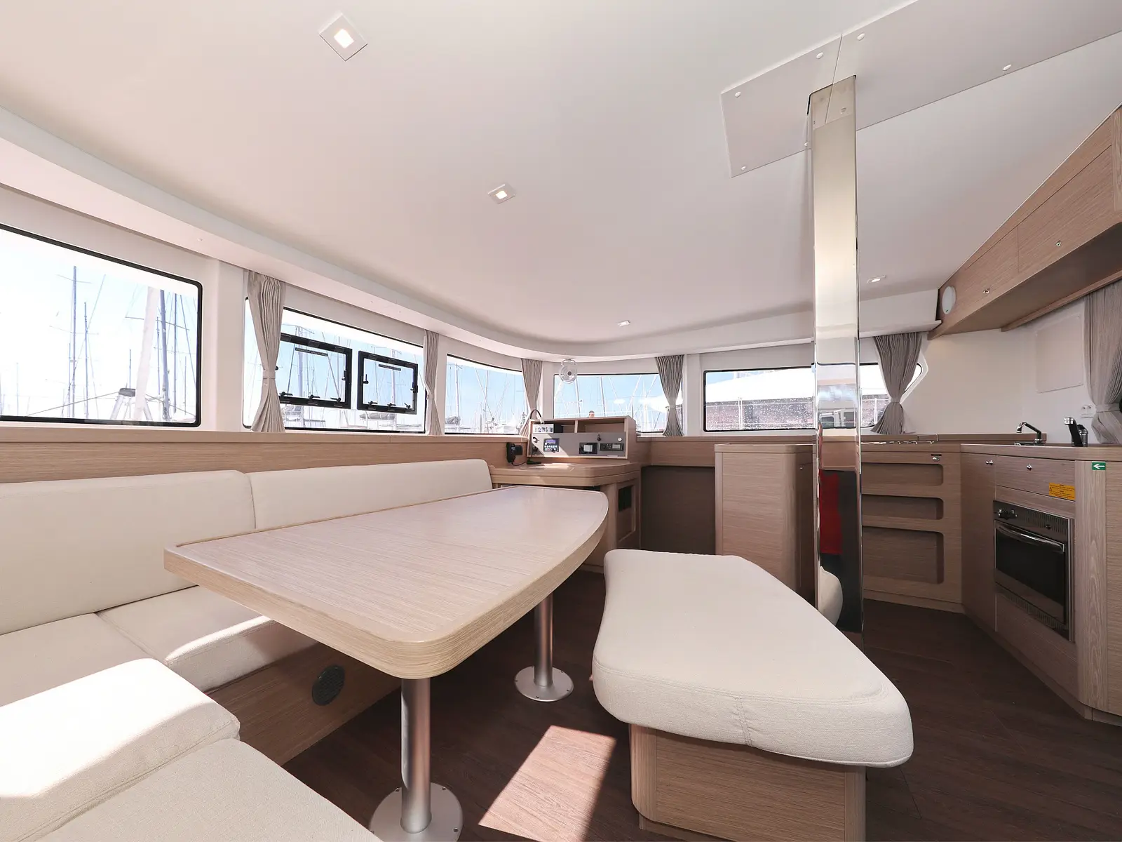 LUNA , Interior image