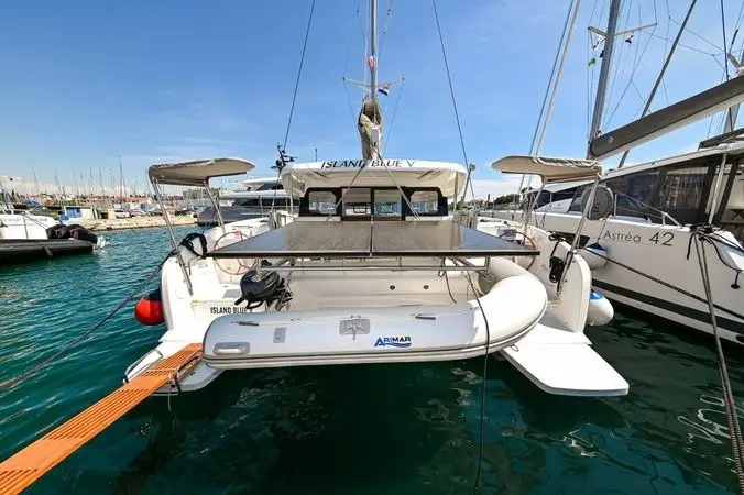ISLAND BLUE V, photograph 18