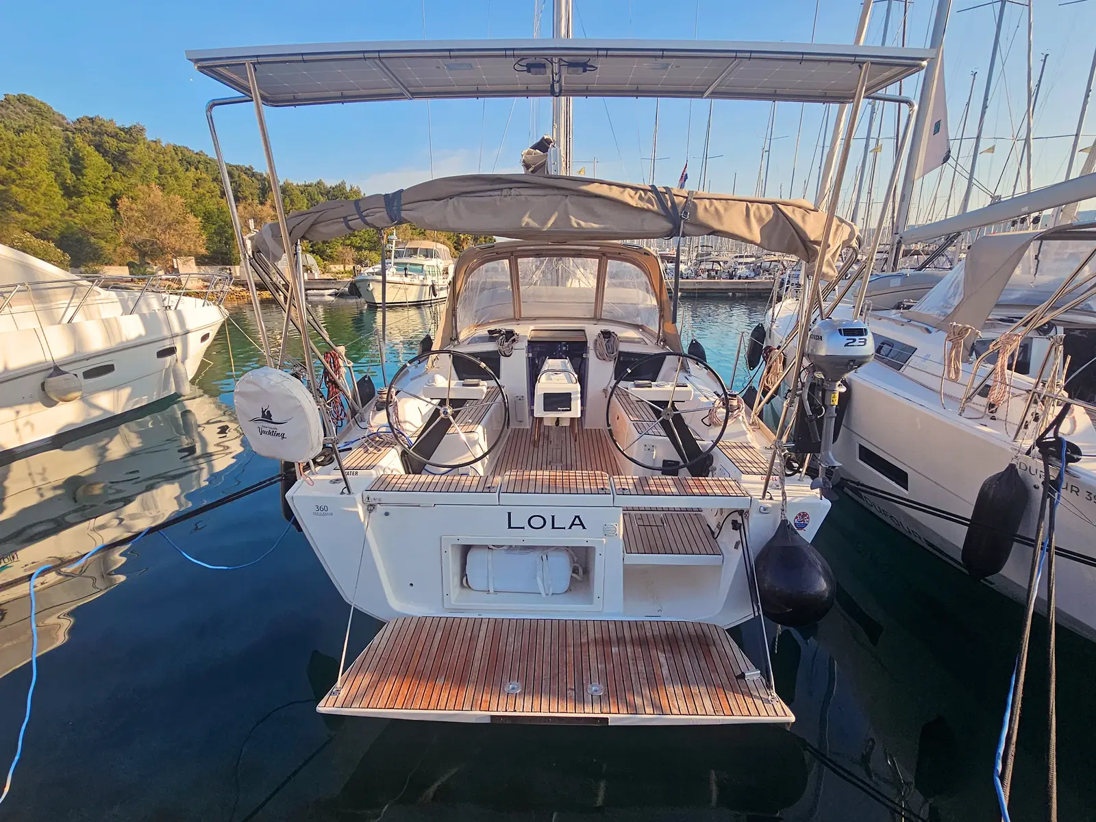 Lola, Main image