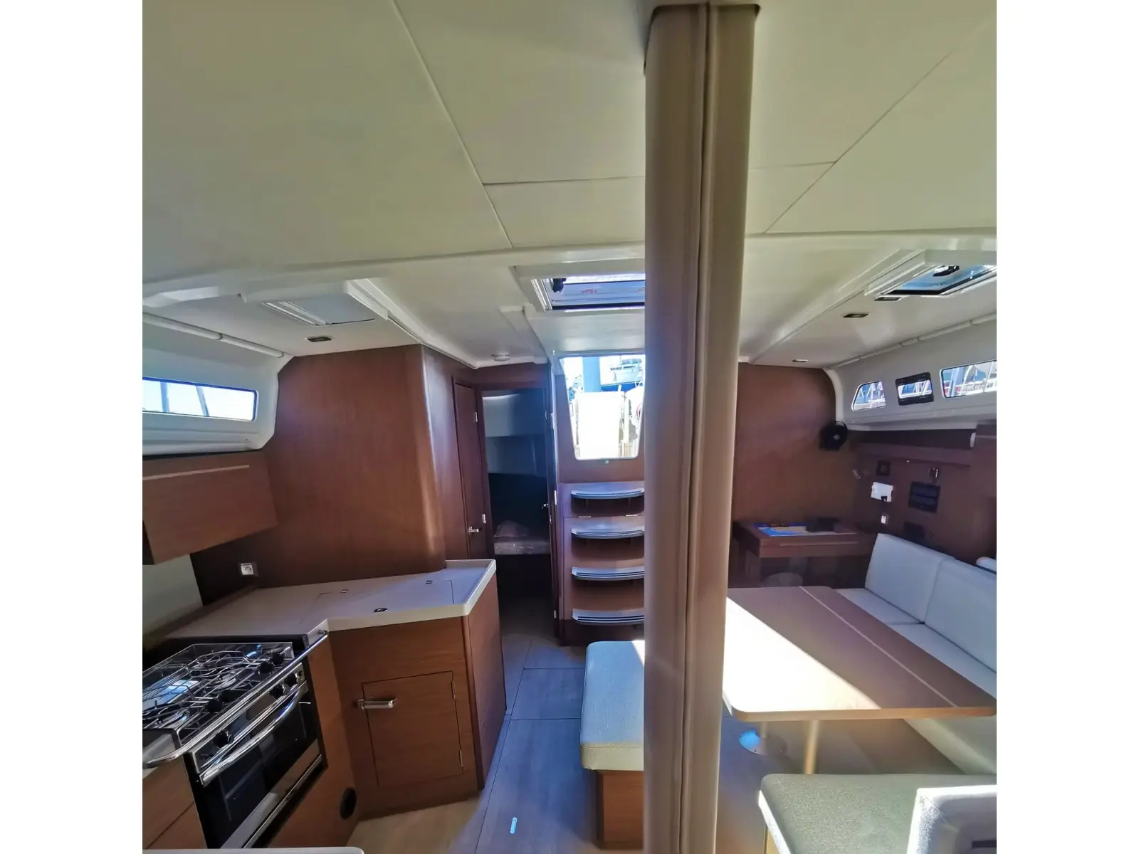 DORY, Interior image