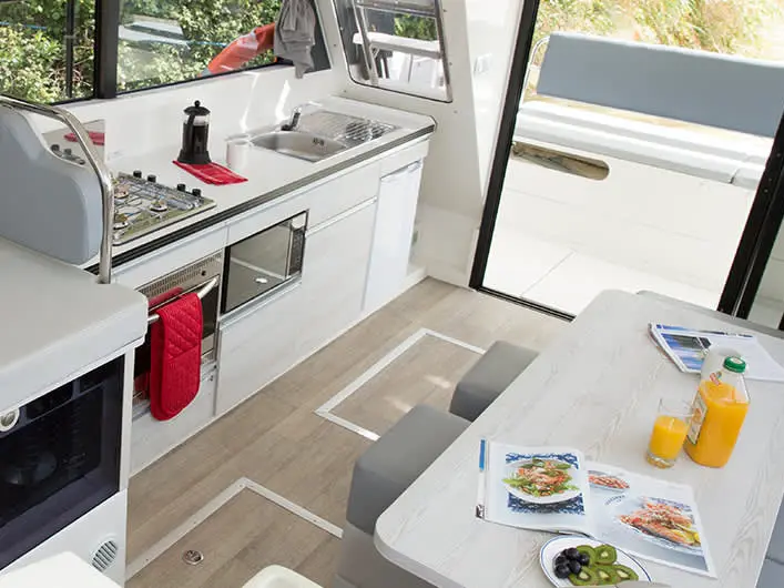 Horizon 3 - Premier 14, Interior image
