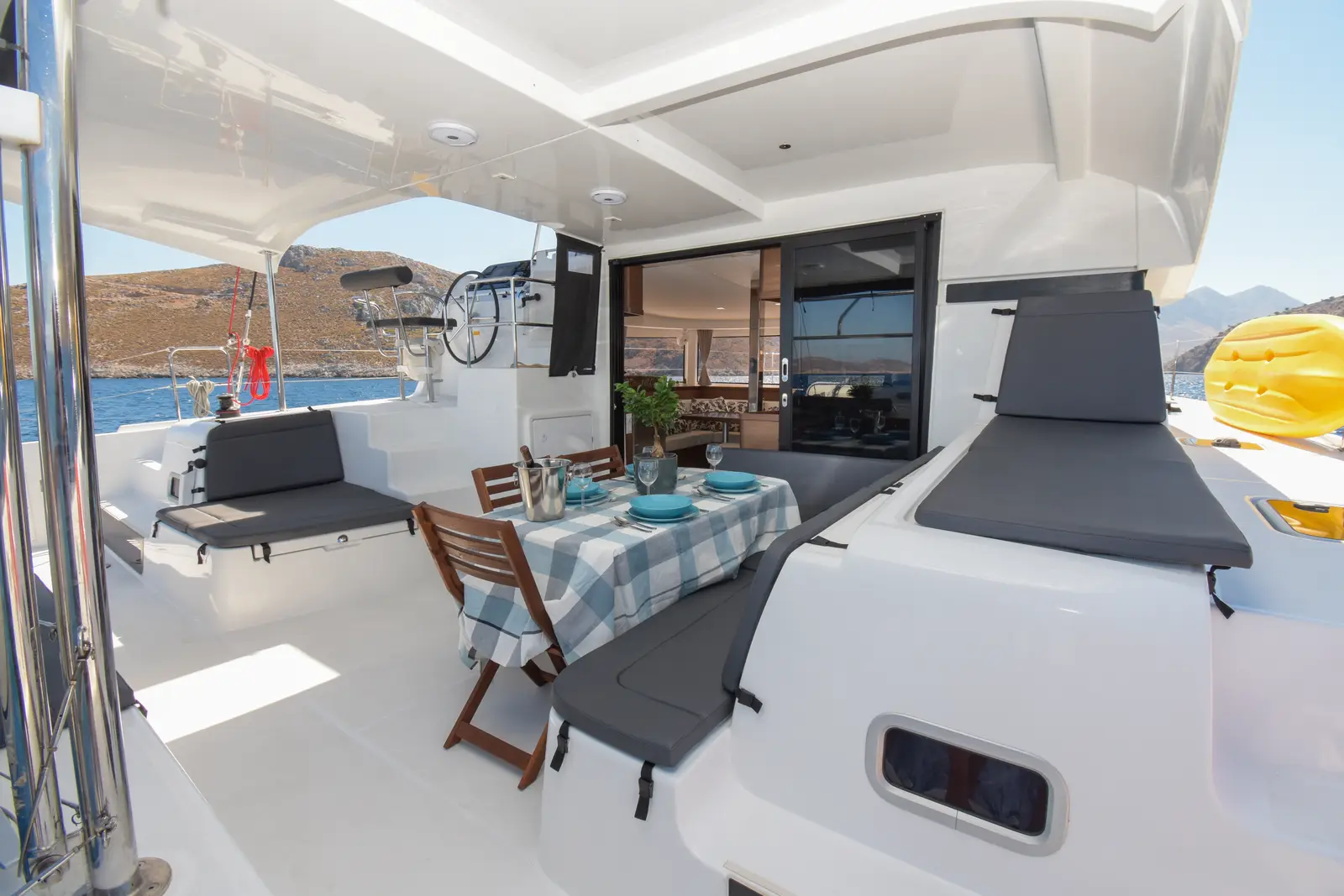 Aenaos, Interior image