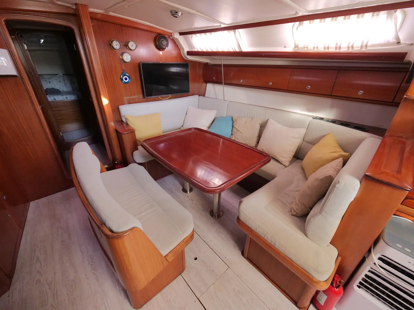 Velero, photograph 13