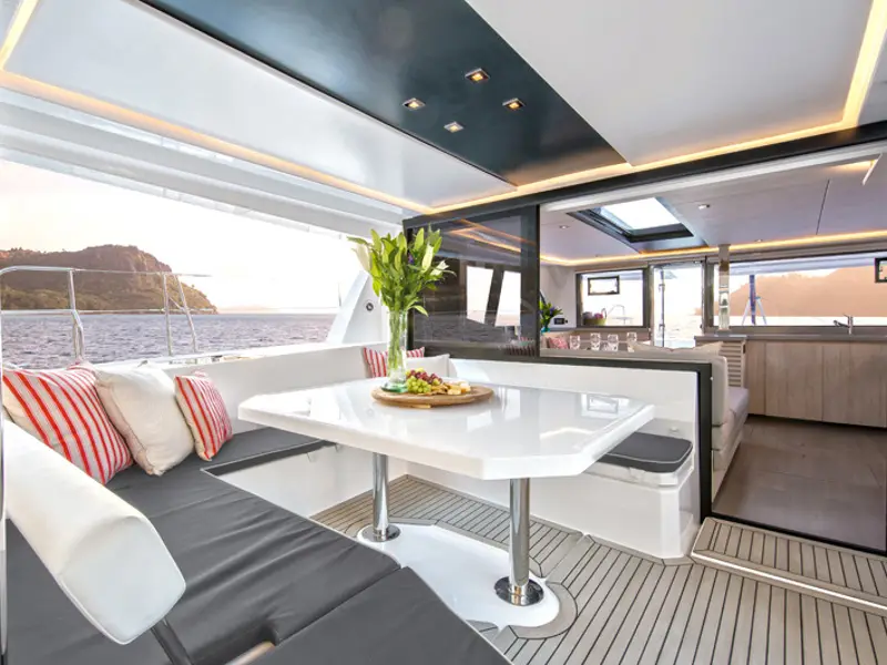 Boomer, Interior image
