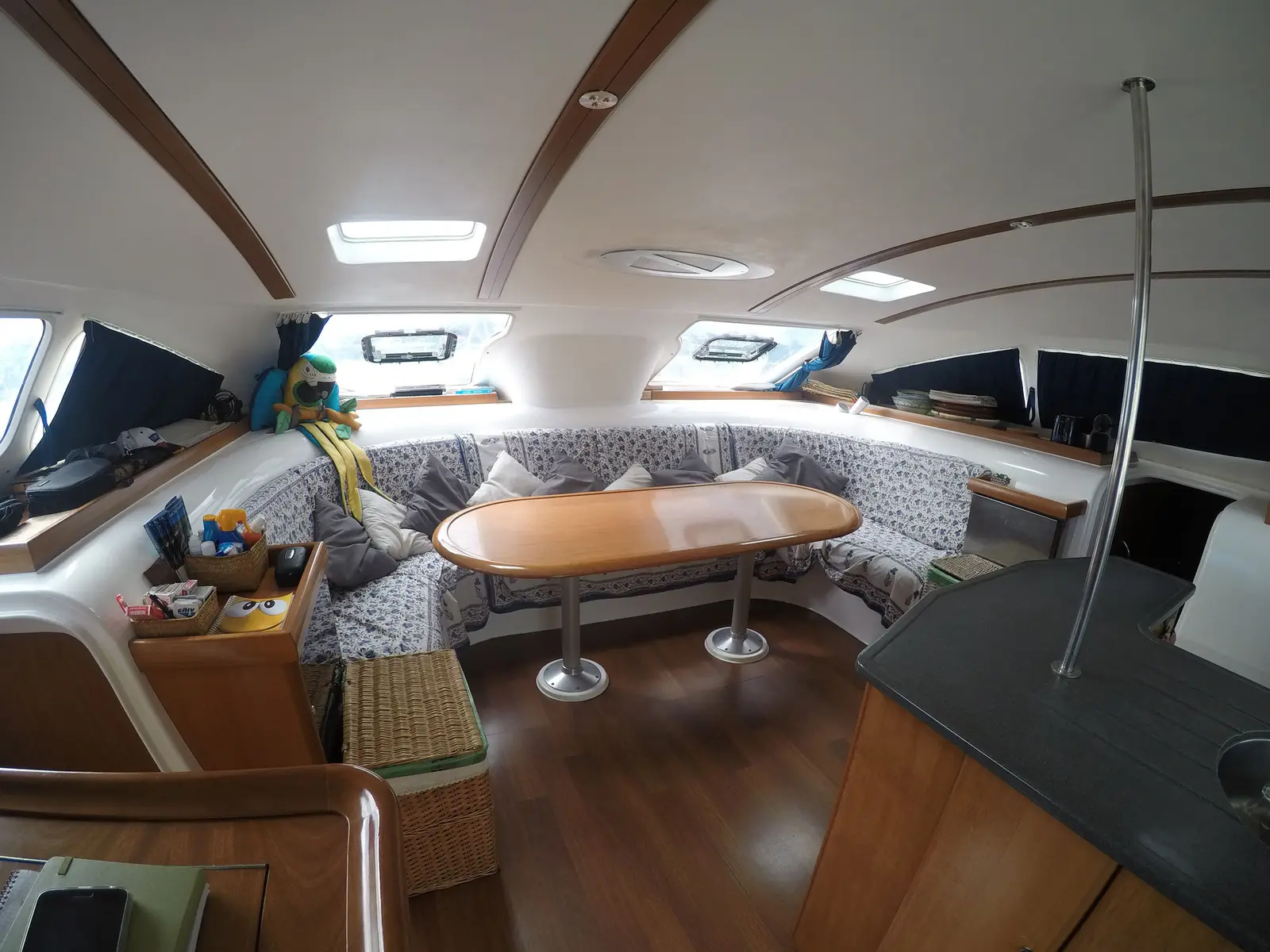 Alcade 1 double cabin, Interior image