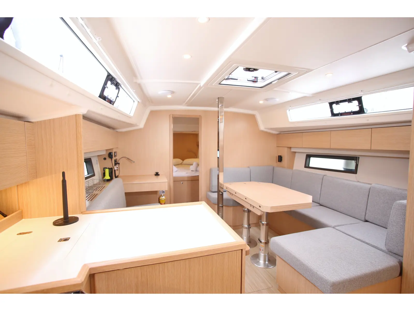 Oktana (Pax 8), Interior image