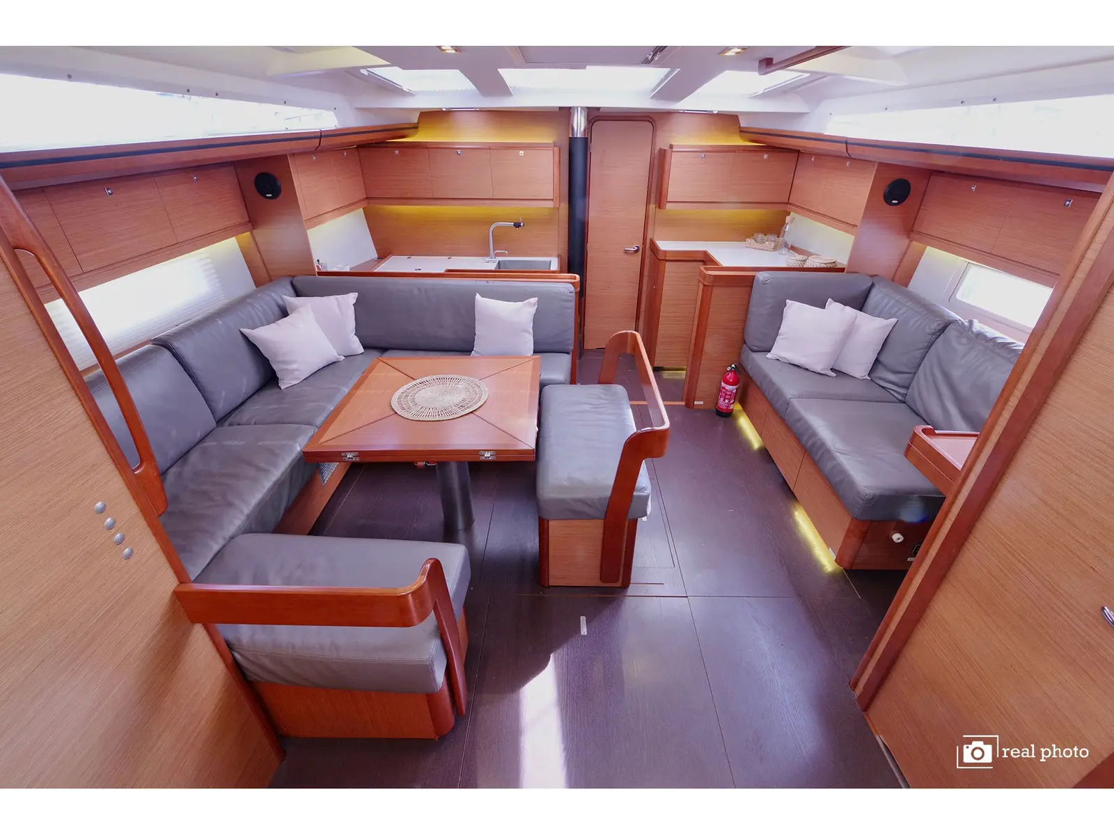Stella - Water maker, Solar Panel, Interior image