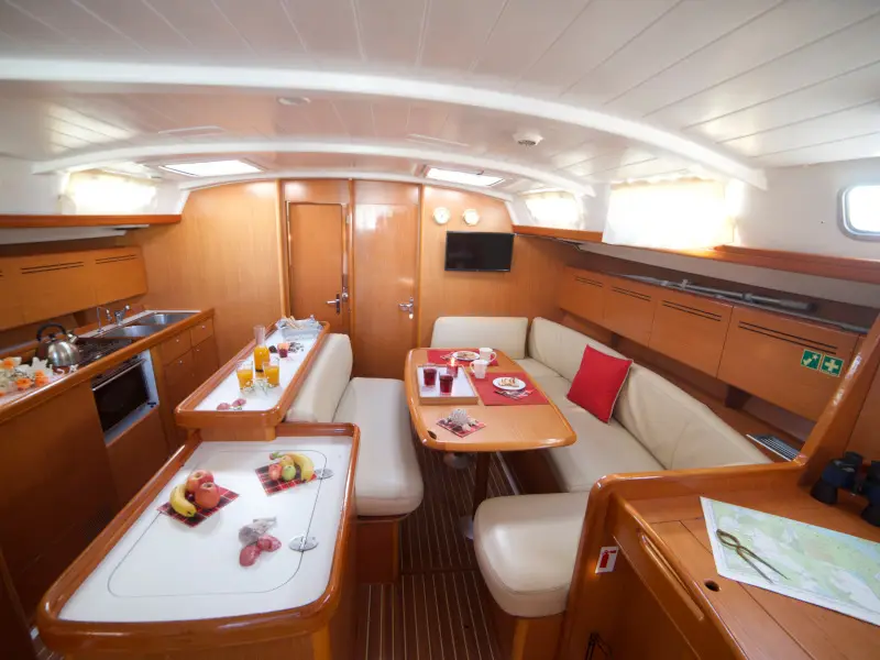 Azzuro, Interior image