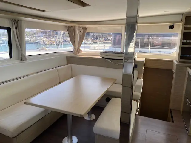 Star of the Seas IV, Salon