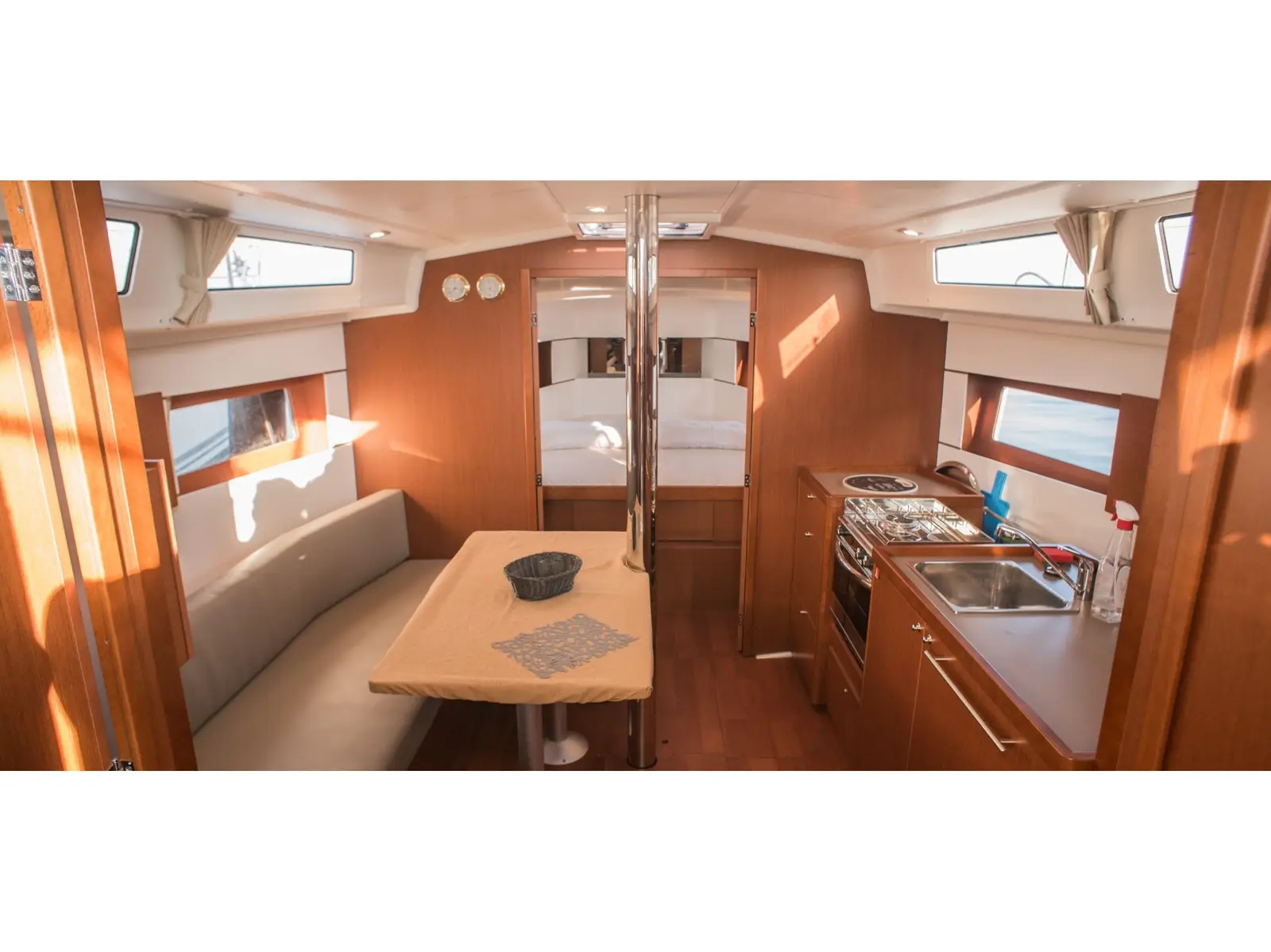 SIRINA "Sails 2025", Interior image