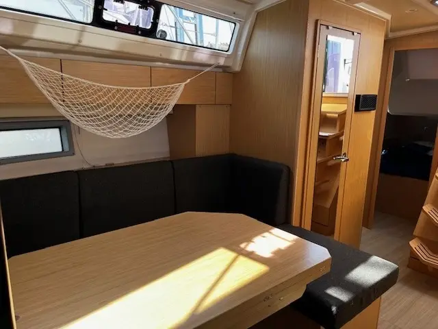 Ulysse I, Interior image