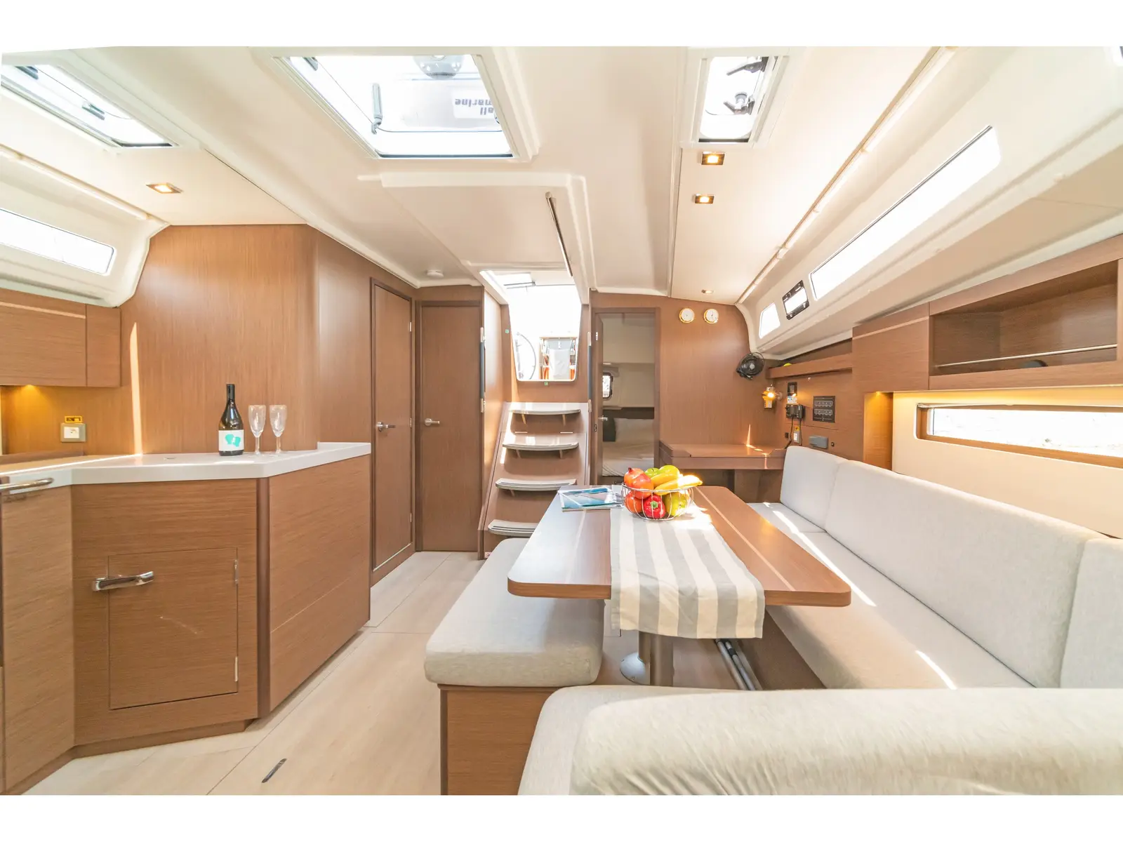 Ariadne, Interior image