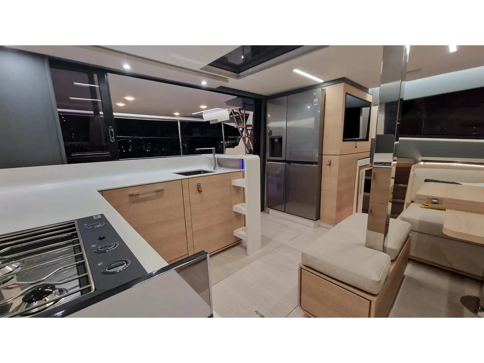 Good luck, Interior image